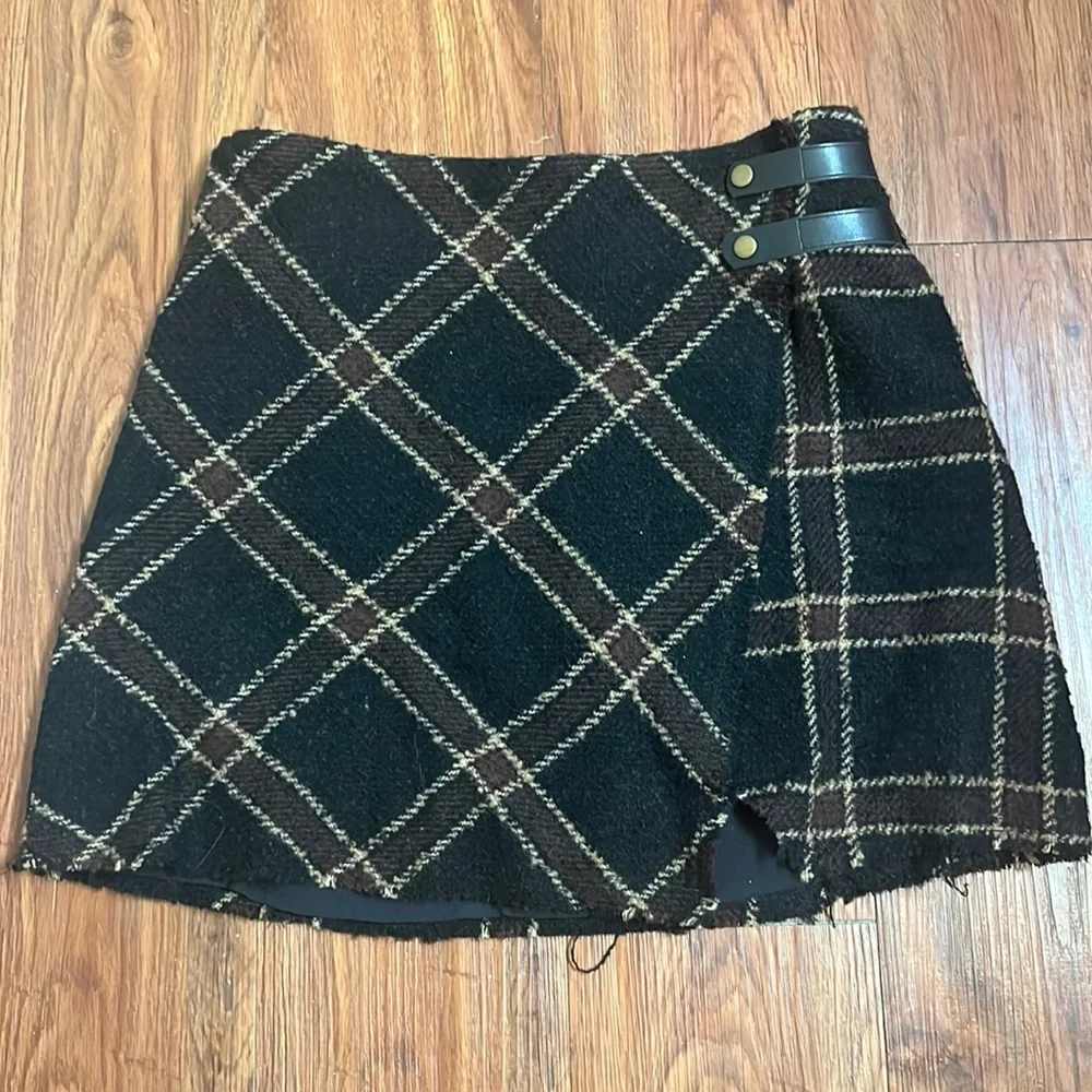 Urban Outfitters plaid skirt - Picture 1 of 3